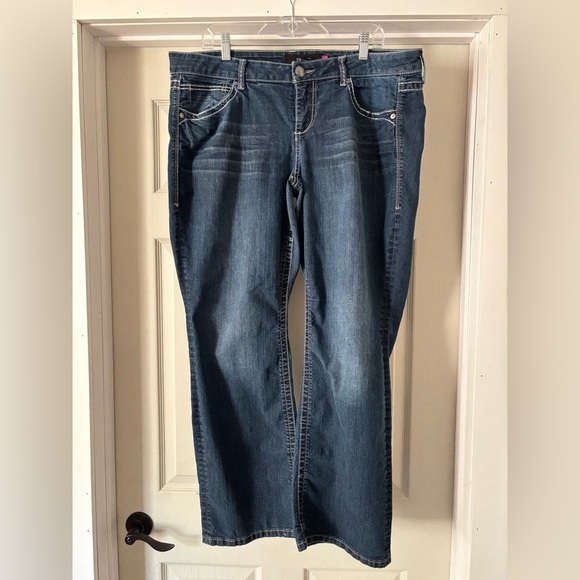 Torrid Relaxed Boot Cut Women's 16 Blue Jeans Stretch Medium Wash - Picture 1 of 9